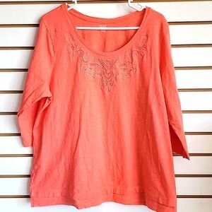 Embroidered 3/4 sleeve top